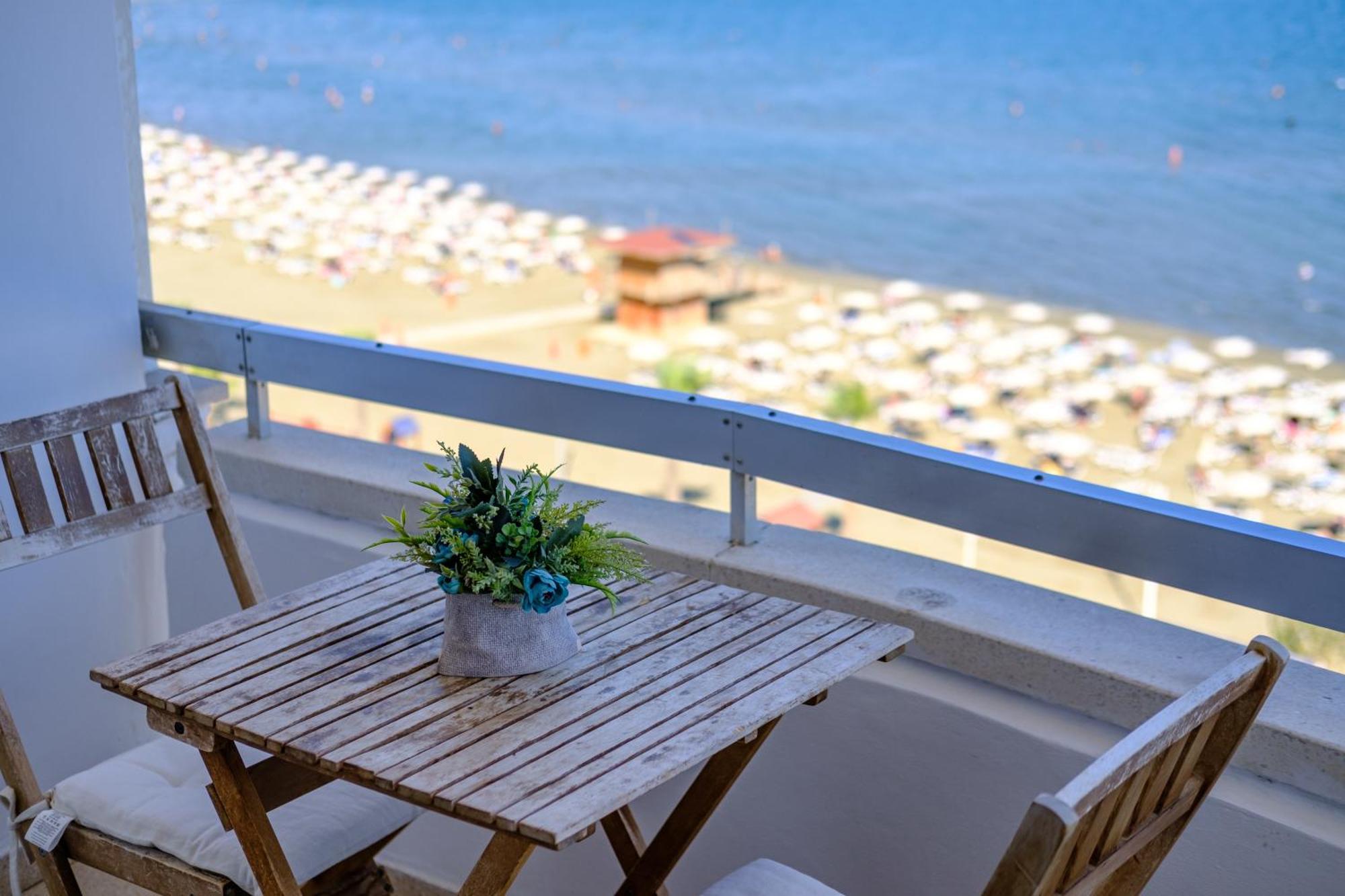 Lazuli Sea View Beachfront- Ap 61 Larnaca Ngoại thất bức ảnh