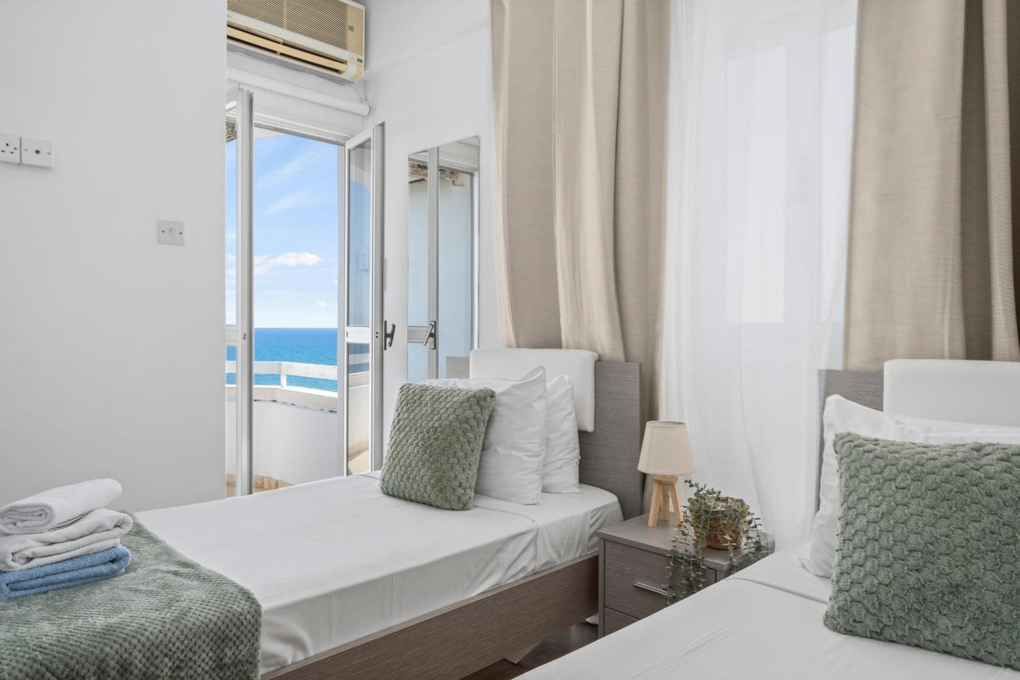 Lazuli Sea View Beachfront- Ap 61 Larnaca Ngoại thất bức ảnh